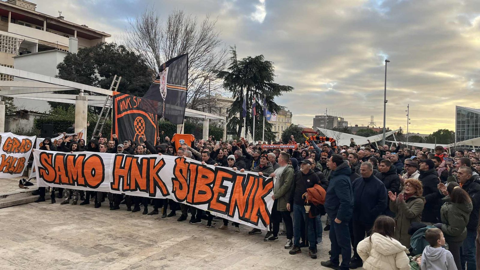 Prosvjed Funcuta ispred Gradske uprave u Šibeniku – foto Grad Šibenik