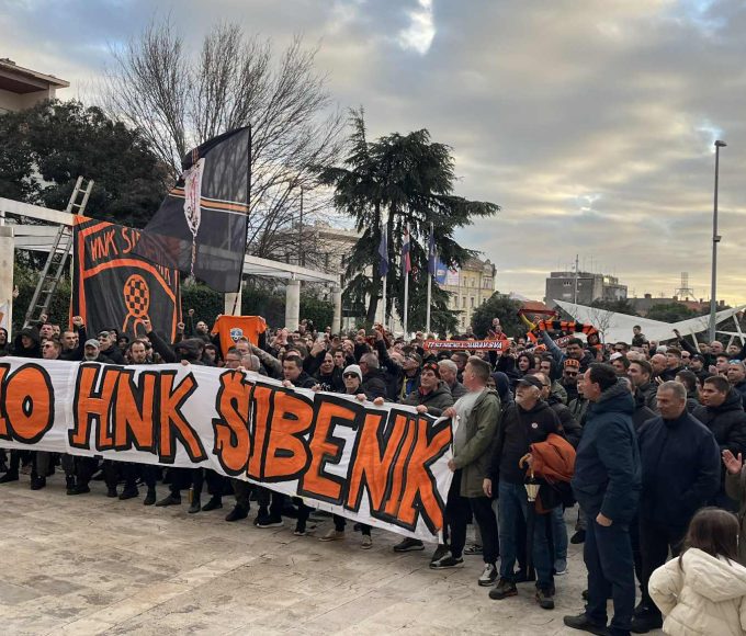 Prosvjed Funcuta ispred Gradske uprave u Šibeniku – foto Grad Šibenik